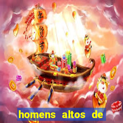 homens altos de pau grande